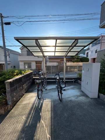 クレールメゾンの駐車場