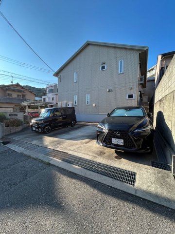 クレールメゾンの駐車場