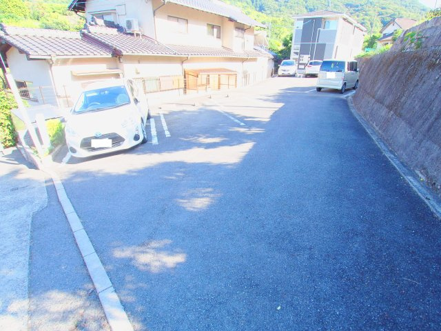 パッサーレ五番館の駐車場