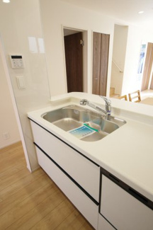 【キッチン】 | 【仲介手数料無料！！】日野市南平1丁目　新築戸建て（全2棟）1号棟　4530万円