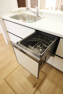 【キッチン】 | 【仲介手数料無料！！】日野市南平1丁目　新築戸建て（全2棟）1号棟　4530万円 | 食器洗い乾燥機