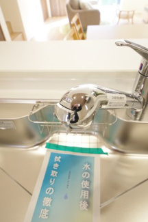 【キッチン】 | 【仲介手数料無料！！】日野市南平1丁目　新築戸建て（全2棟）1号棟　4530万円 | 浄水器内蔵水栓