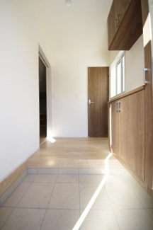 【玄関】 | 【仲介手数料無料！！】日野市南平1丁目　新築戸建て（全2棟）1号棟　4530万円