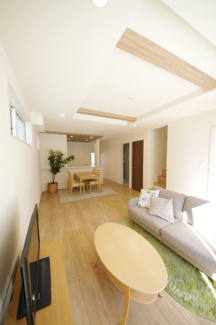【居間・リビング】 | 【仲介手数料無料！！】日野市南平1丁目　新築戸建て（全2棟）1号棟　4530万円