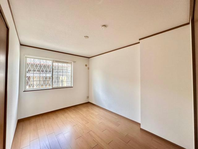 グリーンベルトの洋室