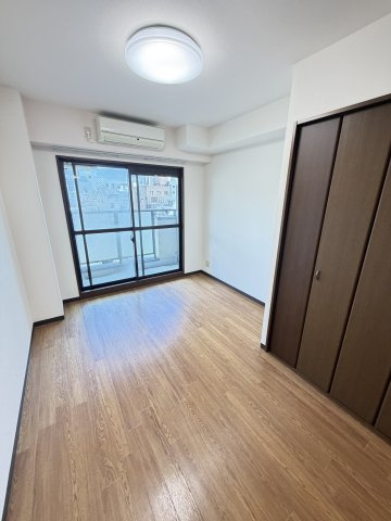 グローリー元町の寝室