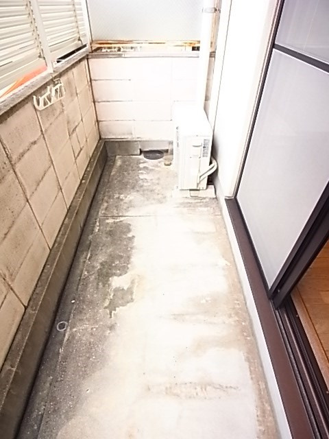 ジュネス神戸のバルコニー
