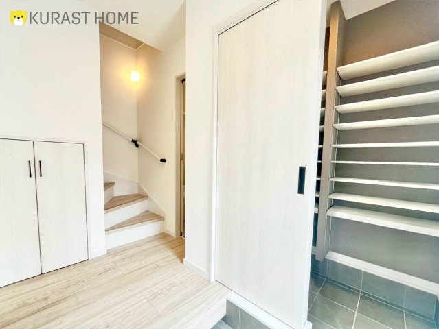 長岡京市久貝2丁目　新築戸建の前面道路含む現地写真