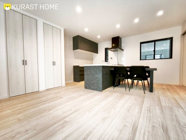 長岡京市久貝2丁目　新築戸建の前面道路含む現地写真