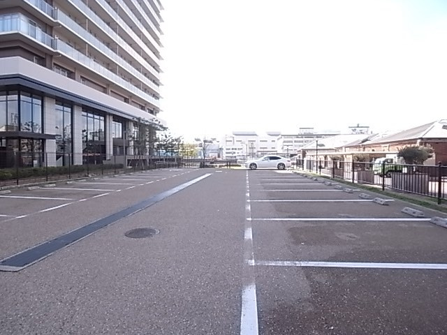 ザ・パークハウス神戸ハーバーランドタワーの駐車場