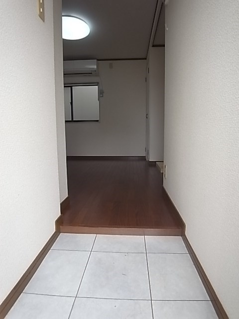 コーポクレドールの玄関