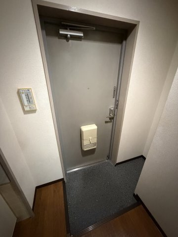 コーポサンルーツⅡの玄関