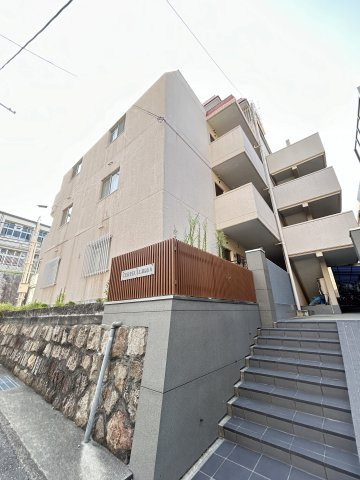 セルフィーユ諏訪山のエントランス