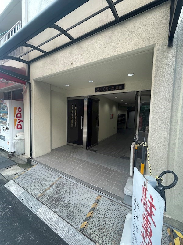 さんくれーる湊川のエントランス|建物の内部です