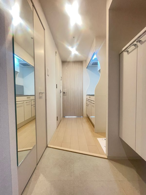 セレニテ神戸元町の玄関