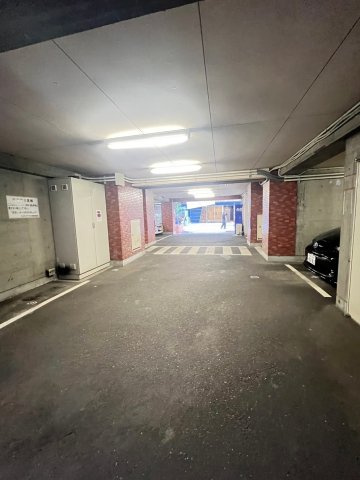 コスモプラザ三宮の駐車場