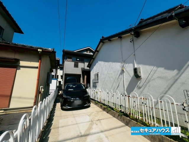 刈谷市末広町1丁目　中古戸建の駐車場|全体区画数｜全2棟
◆駐車2台可能！(但し、車種による）
◆前面道路車通り少ないため駐車も楽々です。
◎まずは、お気軽にお問い合わせください。現地を案内しながら周辺環境も見て頂けます。　　　　　　　　