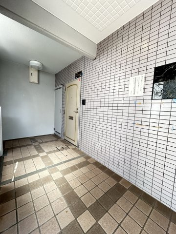 シャトラン弓木弐番館のロビー