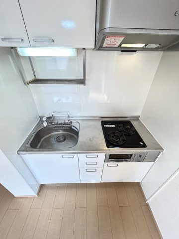 すみれハウスのキッチン|コンパクトなキッチンで掃除もラクラク