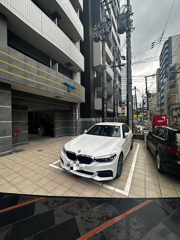 セレニテ北久宝寺の駐車場