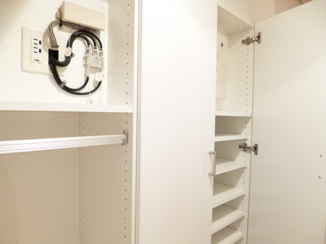 パークアクシス滝野川の収納|玄関横にはたっぷりの収納がございます