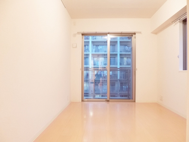 パークアクシス滝野川の寝室|二面採光の6.5帖の洋室です