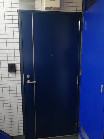 グランブルー森下の玄関