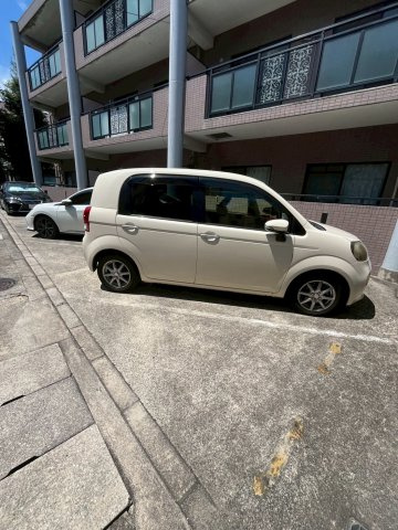 サン・ウエストパレスの駐車場