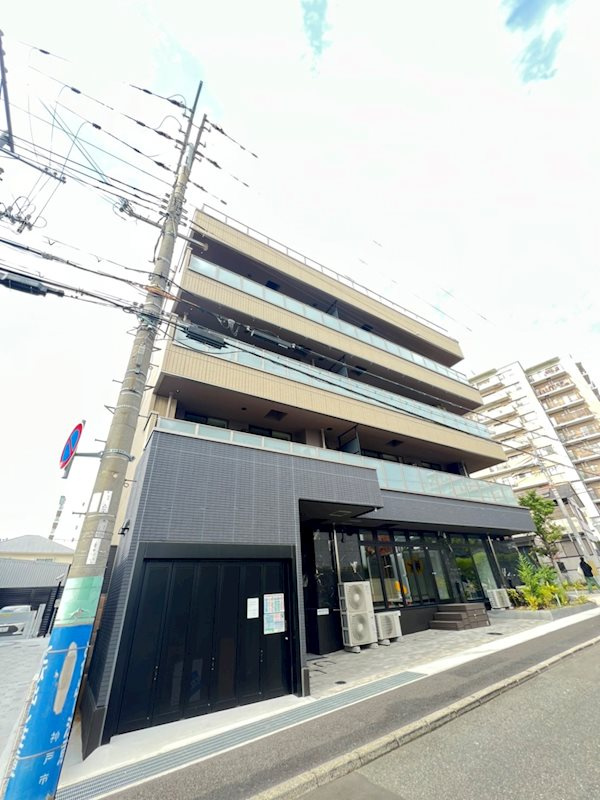 シー・クリサンス西岡本の外観