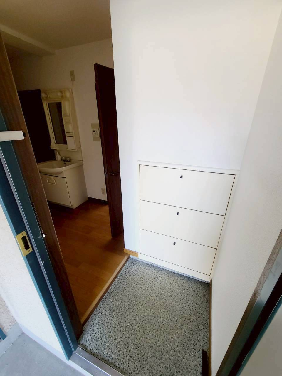 シャンラヴィーヌの玄関