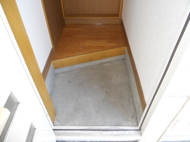 金盛マンションの玄関