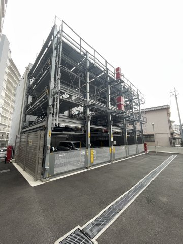セレニテ神戸ミラクノールの駐車場