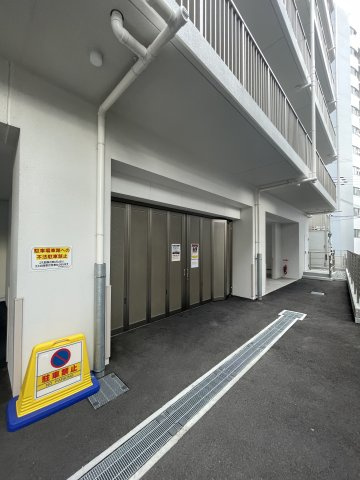 セレニテ神戸ミラクノールの駐車場
