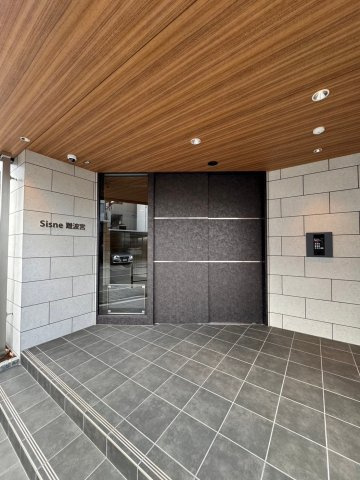 大阪市中央区上町１丁目の賃貸マンションのエントランス