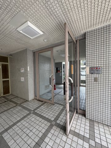 サチハイツのエントランス