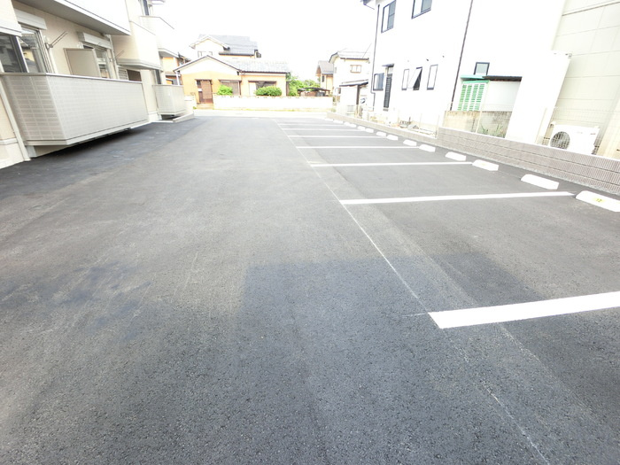 ソレアードの駐車場