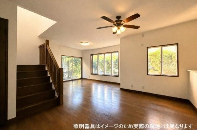 横浜市金沢区釜利谷西4丁目 中古戸建て【仲介手数料無料】の居間・リビング