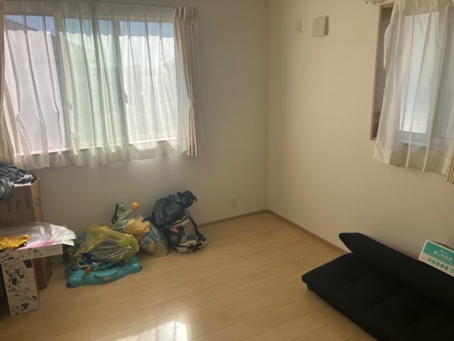 太田市東長岡町中古の洋室