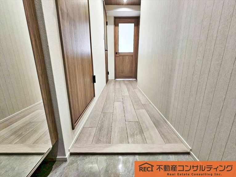 コープ野村東灘青木の玄関