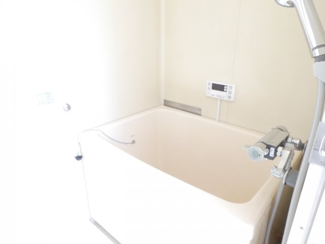 南埼玉郡宮代町川端２丁目のアパートの浴室|コンパクトで使いやすいお風呂です