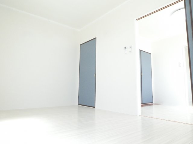 南埼玉郡宮代町川端２丁目のアパートの居間・リビング|居間です