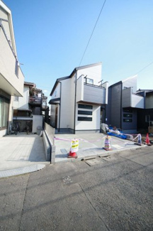 【前面道路含む現地写真】