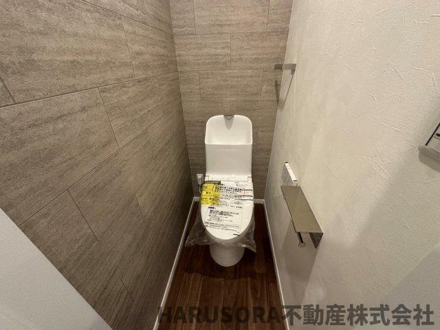 大東市緑が丘　3階建のトイレ
