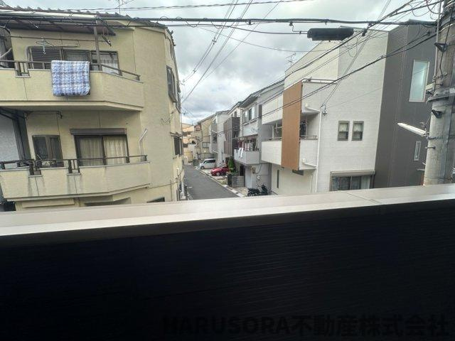 大東市緑が丘　3階建のバルコニー