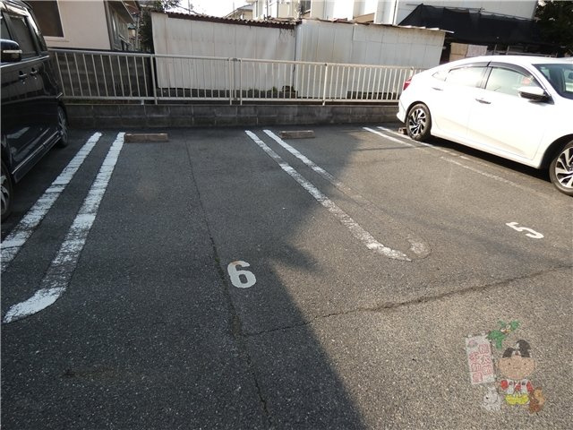 ファミール　Ｂの駐車場