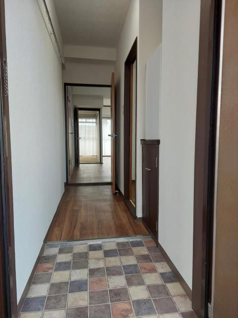 櫻井興産グランデマンションの玄関