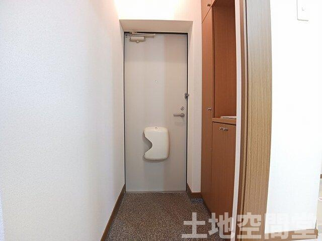 メゾン・コスミティーの玄関