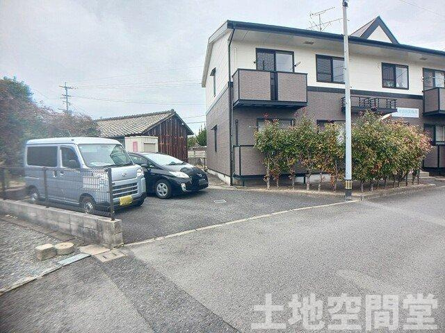 メゾン・コスミティーの駐車場