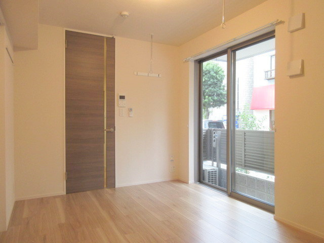 グランピア東金町の居間・リビング|同建物/別号室写真