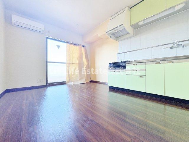 ウメジュネスの居間・リビング